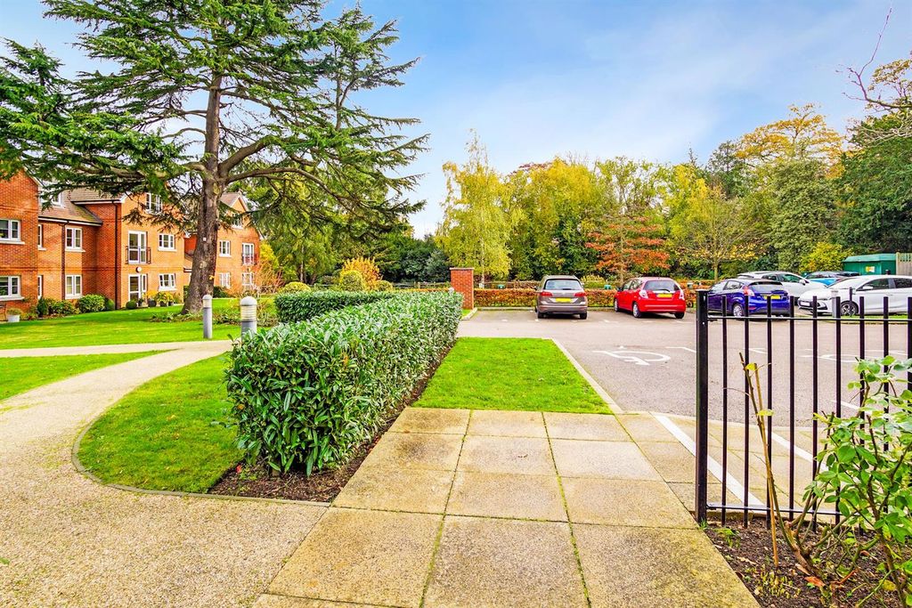 Additional image 11 of 2 bed flat for saleSt. Pauls Cray Road, Chislehurst BR7