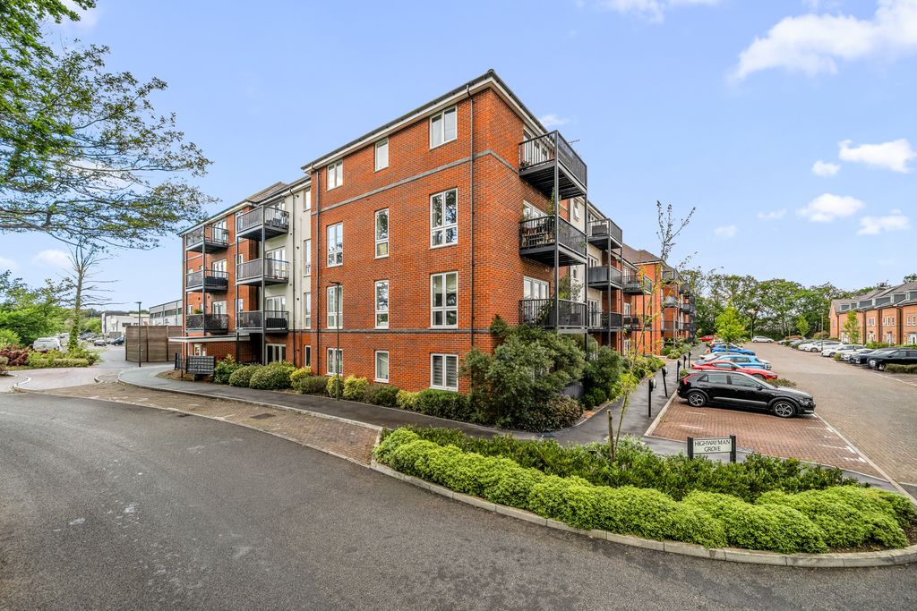 Additional image 18 of 2 bed flat for saleChertsey, Surrey KT16