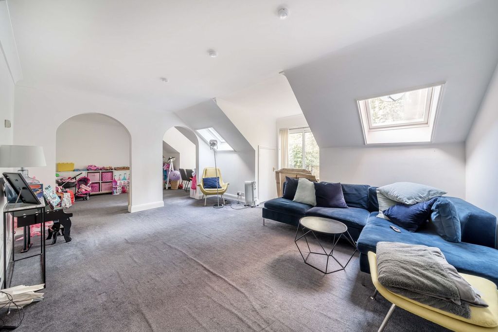 Additional image 3 of 3 bed flat for saleHeathbourne Road, Bushey WD23