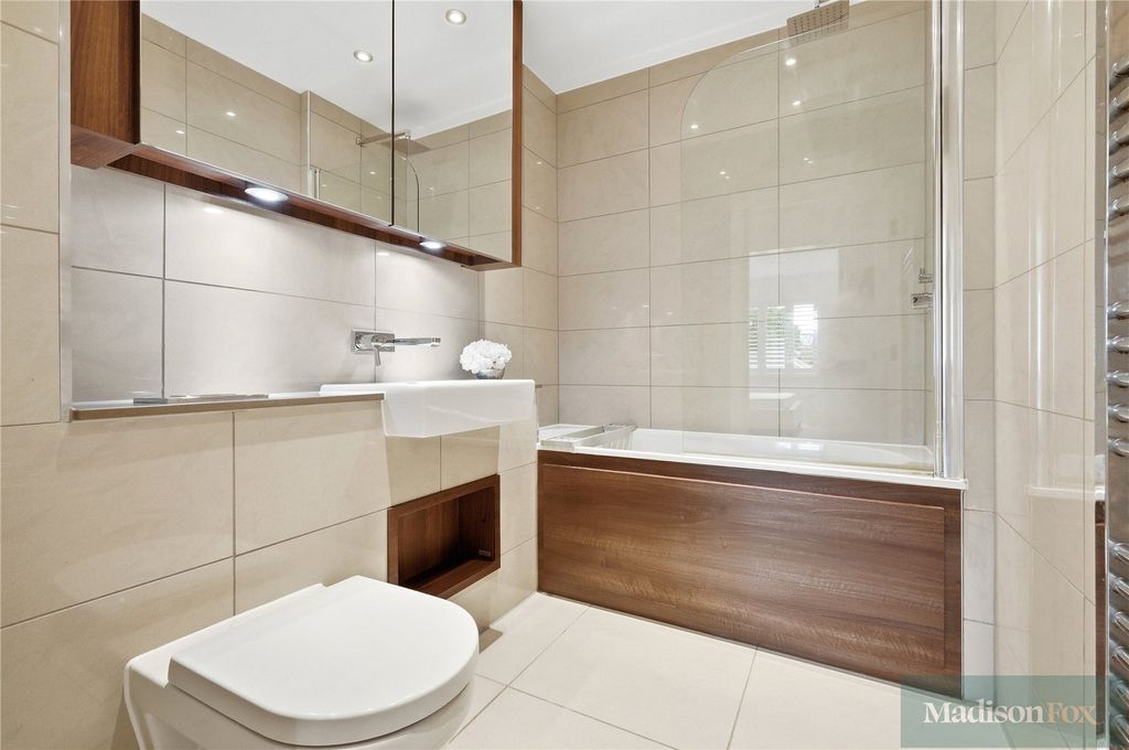 Additional image 21 of 2 bed flat for saleHigh Road, Chigwell, Essex IG7