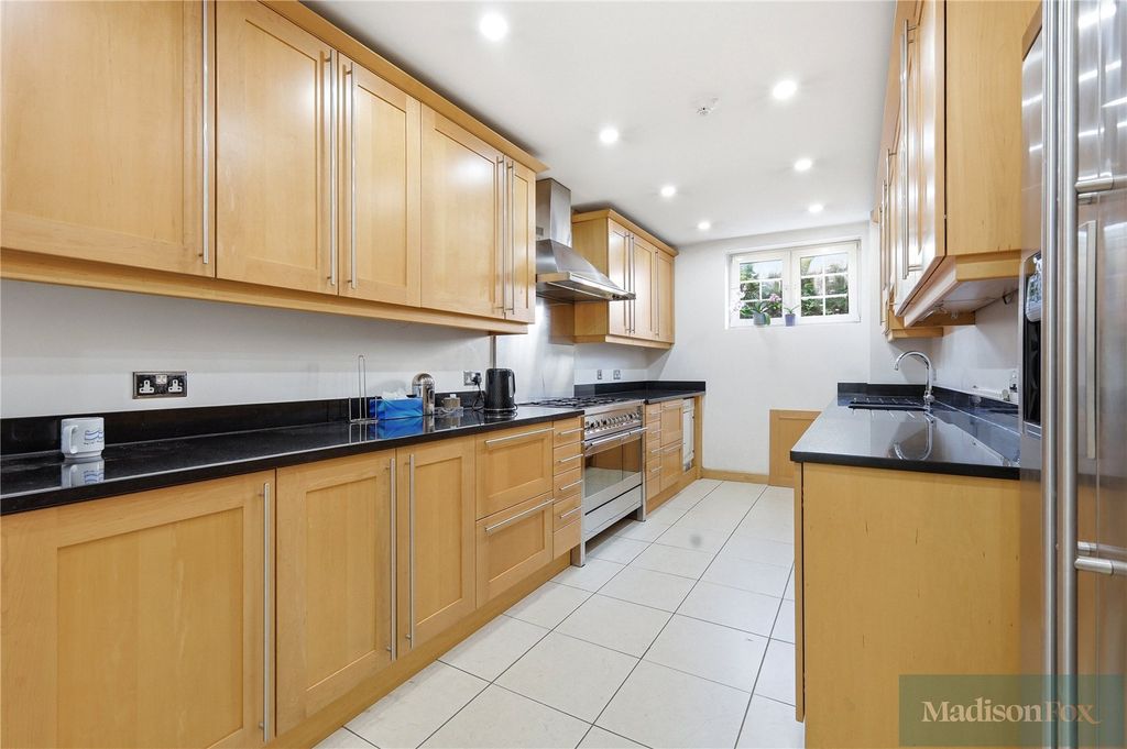 Additional image 10 of 2 bed flat for saleManor Road, Chigwell, Essex IG7