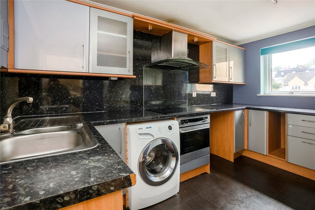 Additional image 5 of 2 bed flat for saleFinsbury Place, Chipping Norton, Oxfordshire OX7