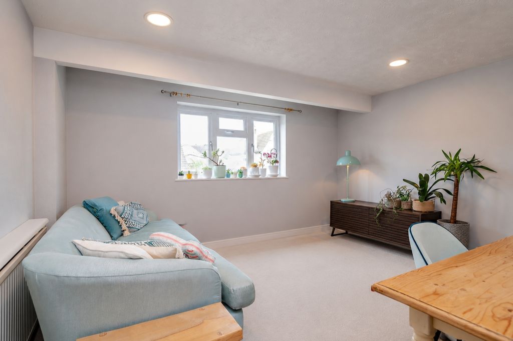 Additional image 2 of 2 bed flat for saleSiddington Road, Cirencester, Gloucestershire GL7