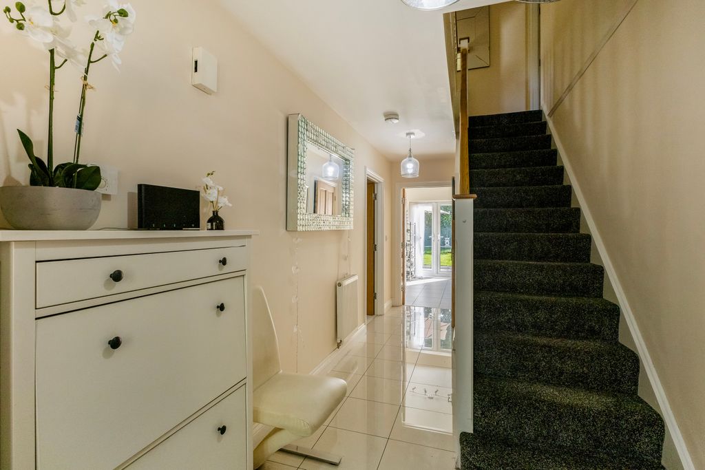 Additional image 5 of 4 bed detached house for saleHawthorne Gardens, Caterham CR3