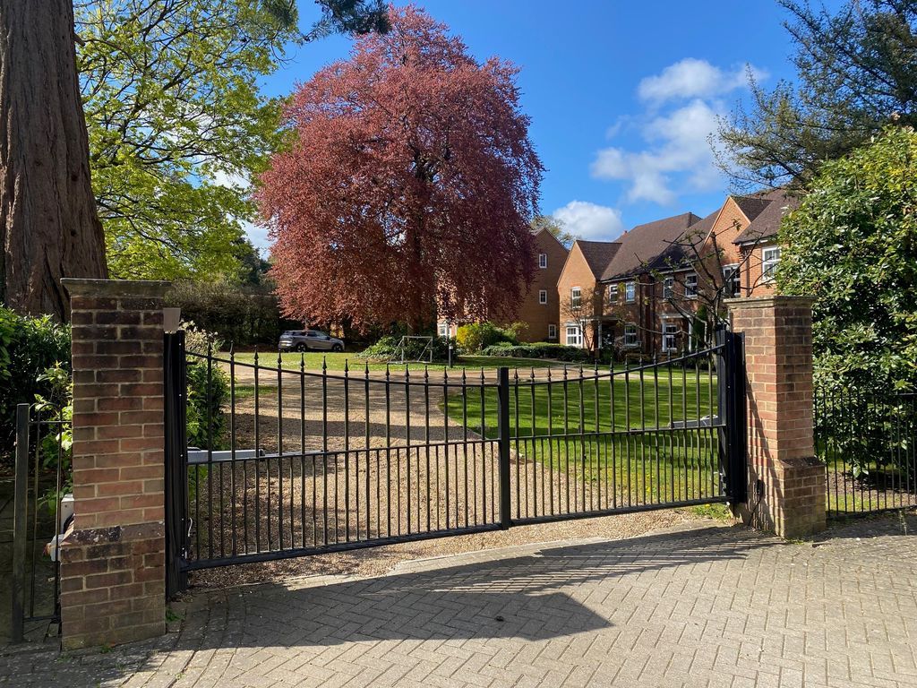 Additional image 2 of 5 bed detached house for saleNewbery Close, Caterham CR3