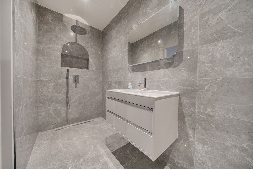 Additional image 18 of 7 bed detached house for saleHeathley End, Chislehurst BR7