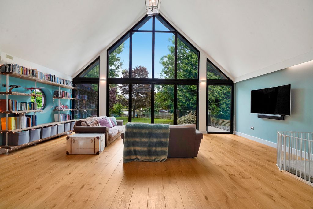 Additional image 6 of 3 bed detached house for saleDockett Eddy, Chertsey KT16