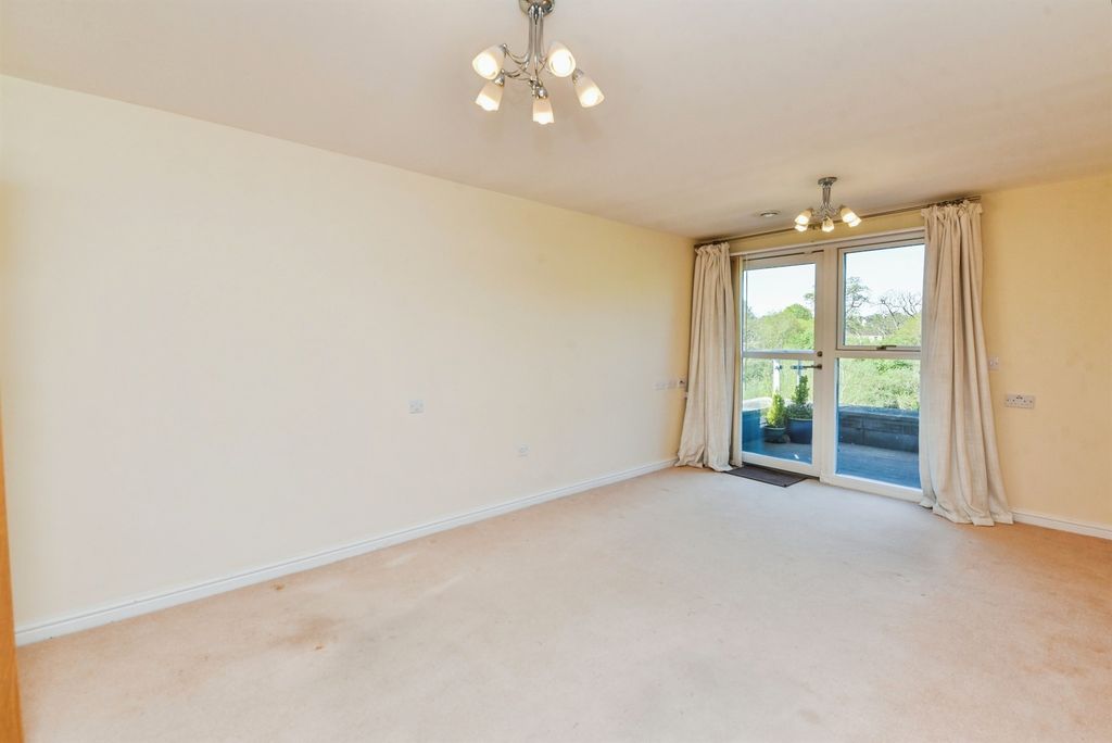Additional image 4 of 2 bed flat for saleWestmead Lane, Chippenham SN15