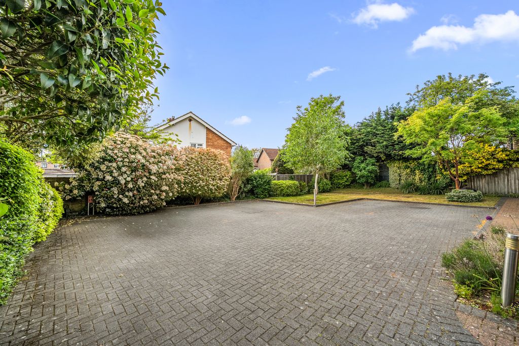 Additional image 17 of 2 bed flat for saleChertsey, Surrey KT16