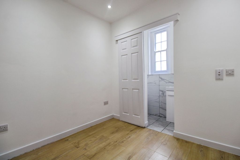 Additional image 7 of 1 bed flat for saleLondon Road, Marlborough SN8