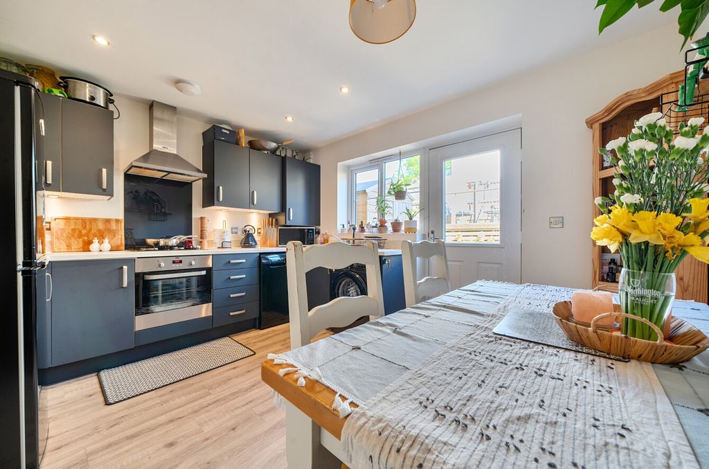 2 bed semi-detached house for saleNuthatch Close, St. Anns Chapel, Gunnislake, Cornwall PL18 photo 2