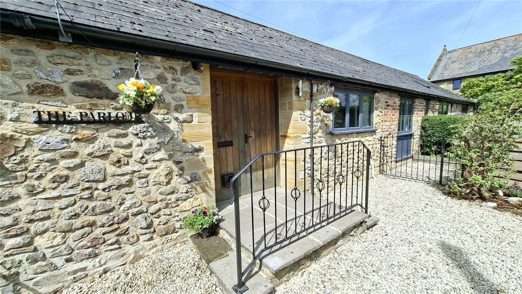 3 bed bungalow for saleForton, Chard TA20