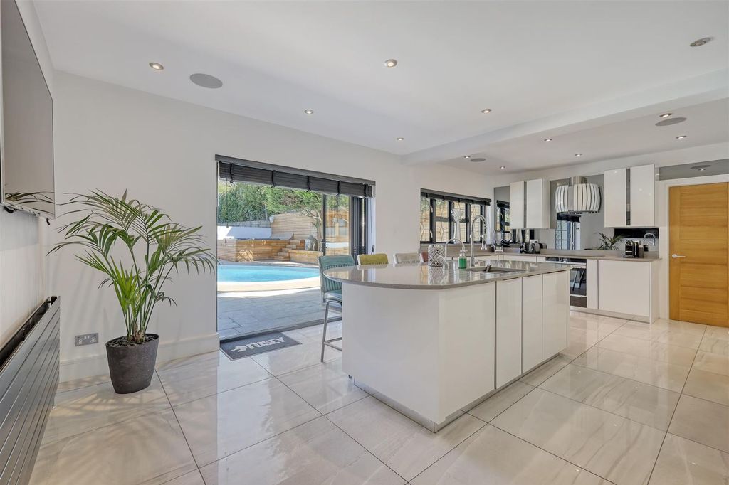 Additional image 8 of 4 bed detached house for saleCourtland Drive, Chigwell IG7