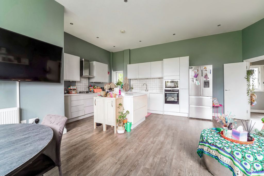 Additional image 7 of 2 bed flat for salePoulter Park, Bishopsford Road, Morden SM4