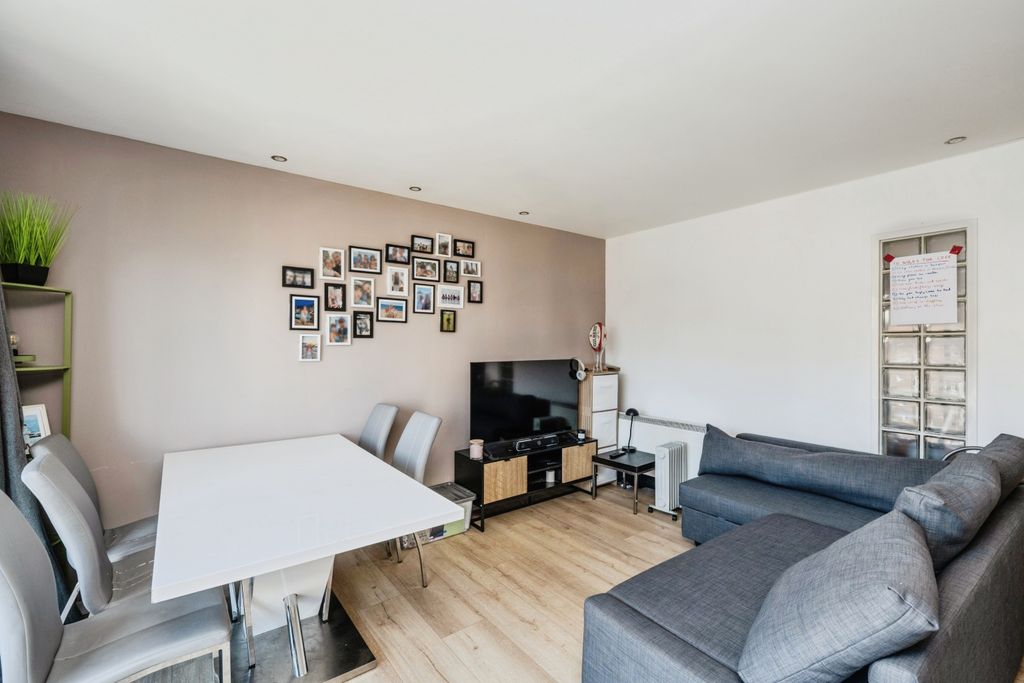 Additional image 2 of 2 bed flat for salePentre Doc Y Gogledd, Llanelli SA15