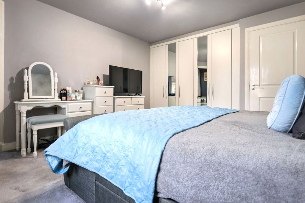 Additional image 11 of 5 bed detached house for saleBerryfield Way, Carterton OX18