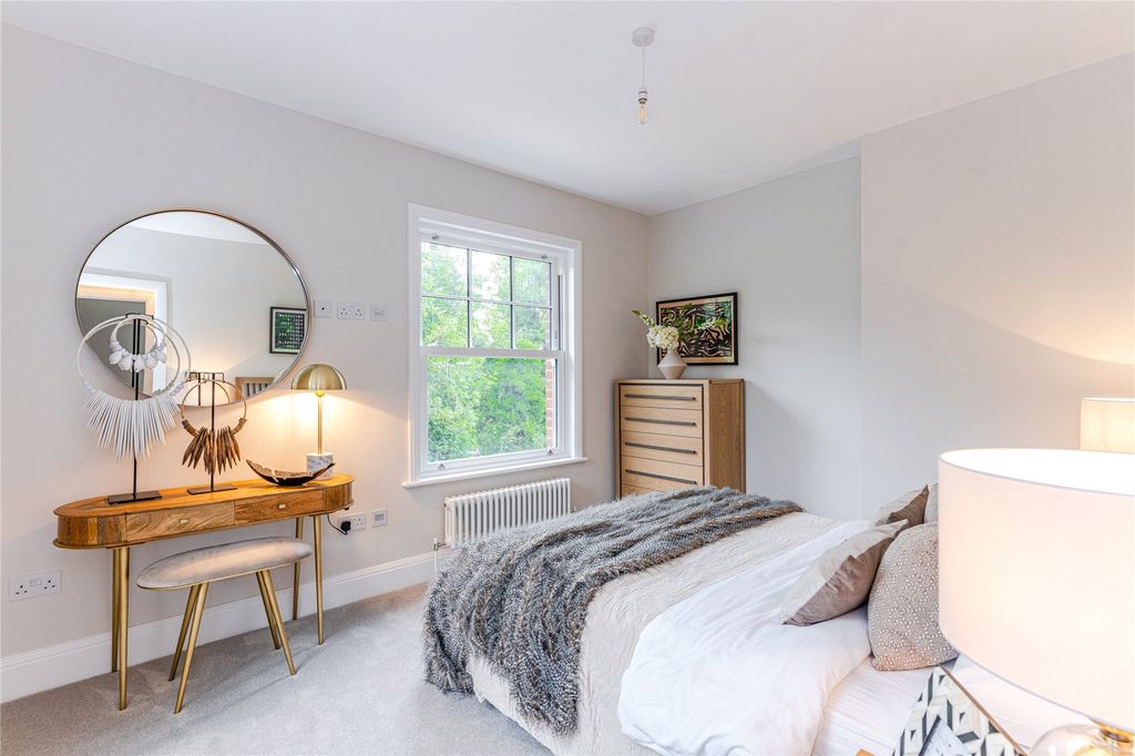 Additional image 11 of 8 bed terraced house for saleWhite Hill, Chesham, Buckinghamshire HP5