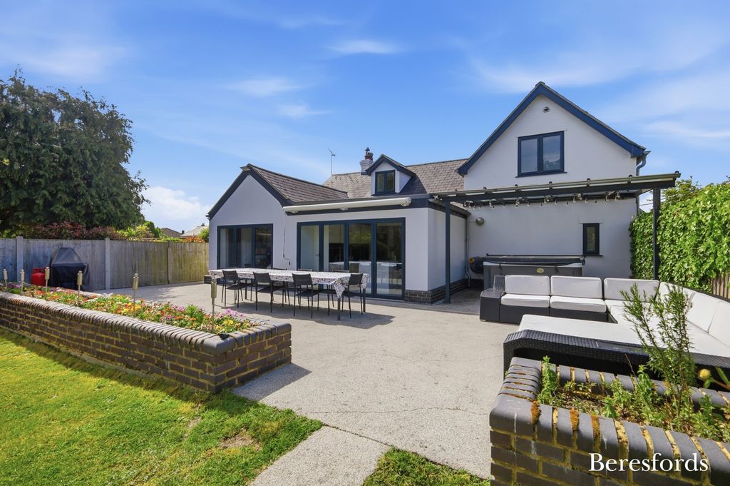 4 bed chalet for saleMaldon Road, Burnham-On-Crouch CM0