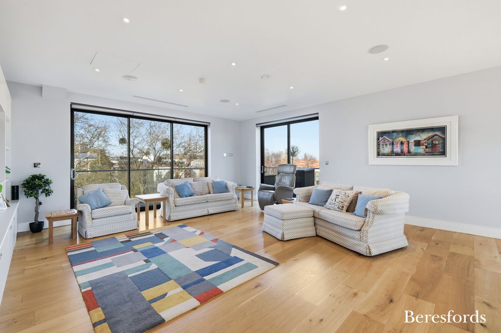 Additional image 3 of 3 bed flat for saleNew London Road, Chelmsford CM2