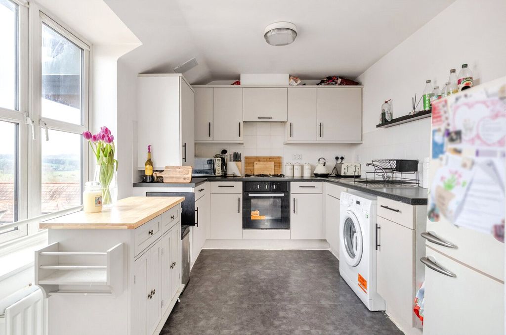 Additional image 6 of 2 bed flat for saleCunetio Gardens, White Horse Road, Marlborough SN8