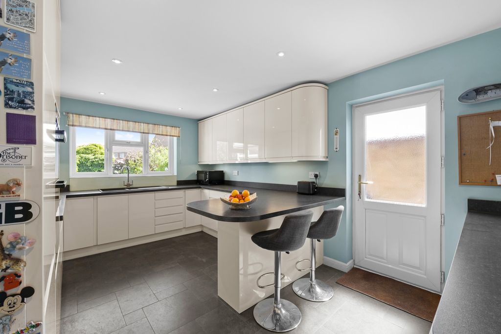Additional image 2 of 4 bed detached house for saleFairbourne Lane, Caterham CR3