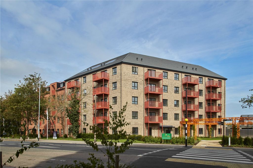 2 bed flat for saleTayfen Court, Tayfen Road, Bury St. Edmunds, Suffolk IP33