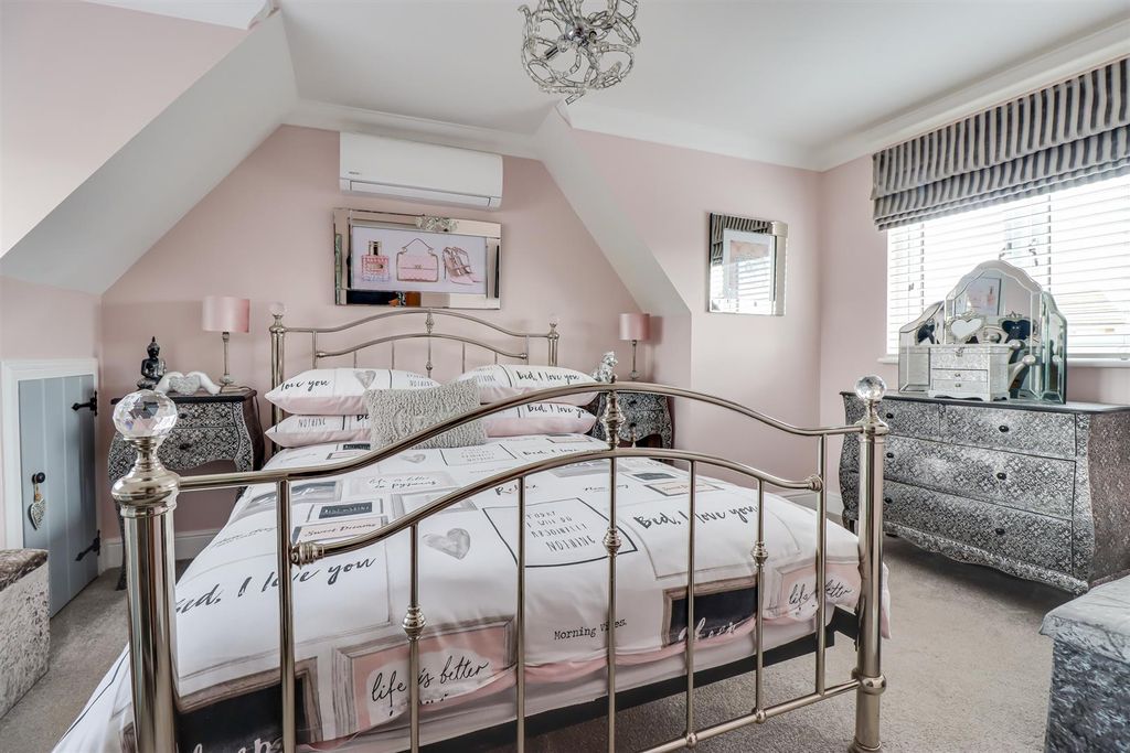Additional image 17 of 4 bed detached house for saleBarbara Avenue, Canvey Island SS8