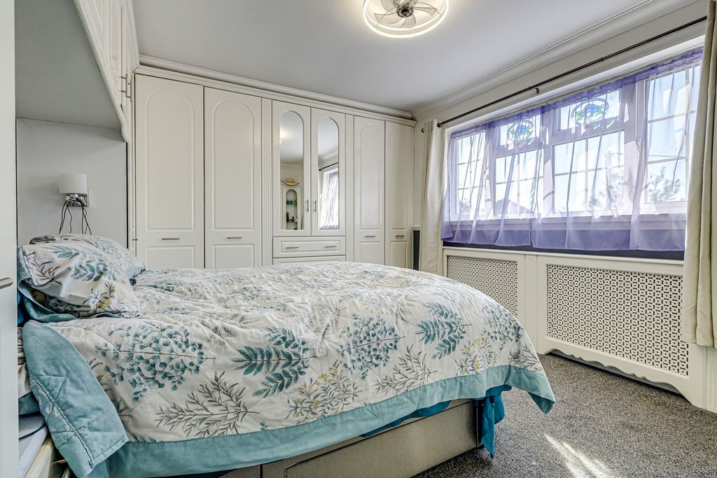 Additional image 15 of 5 bed semi-detached house for saleLylt Road, Canvey Island SS8