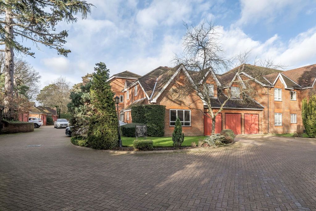 Additional image 20 of 3 bed flat for saleHeathbourne Road, Bushey WD23