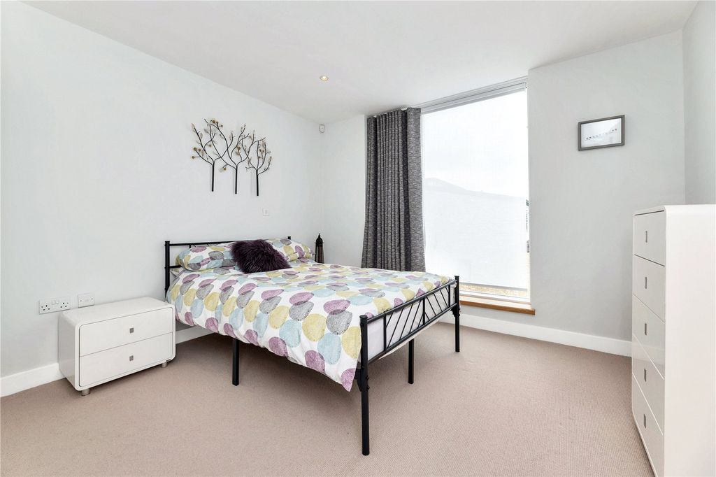 Additional image 15 of 5 bed town house for saleAberdeen Square, Cambridge, Cambridgeshire CB2
