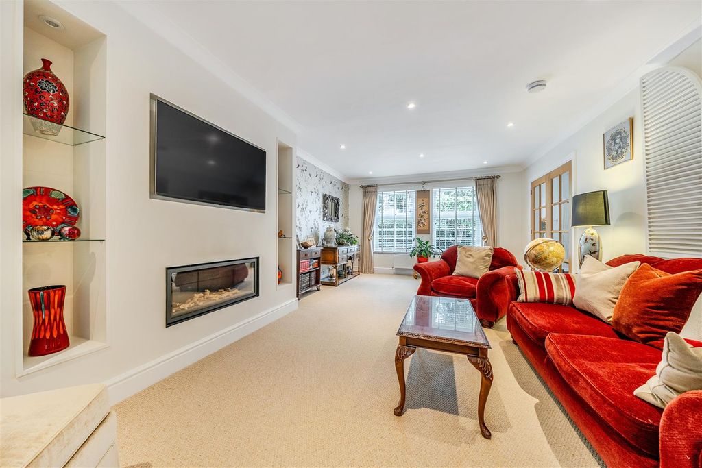 Additional image 9 of 6 bed detached house for saleCrawley Ridge, Camberley, Surrey GU15