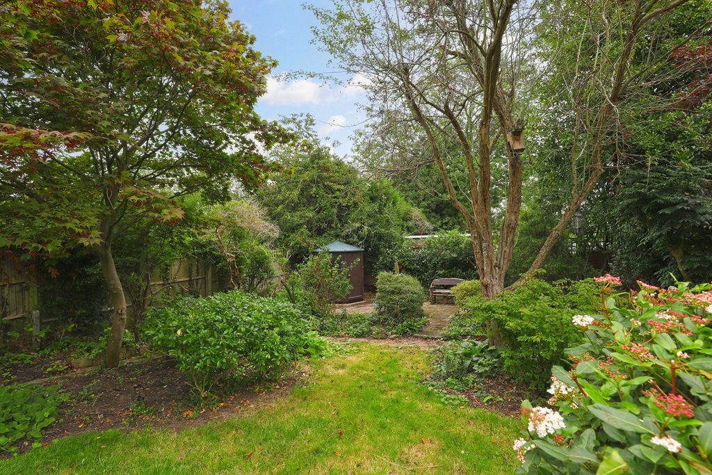 Additional image 4 of 3 bed detached house for saleRoebuck Lane, Buckhurst Hill IG9