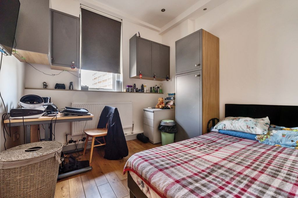 Additional image 16 of 5 bed flat for saleHigh Street, Chatham ME4