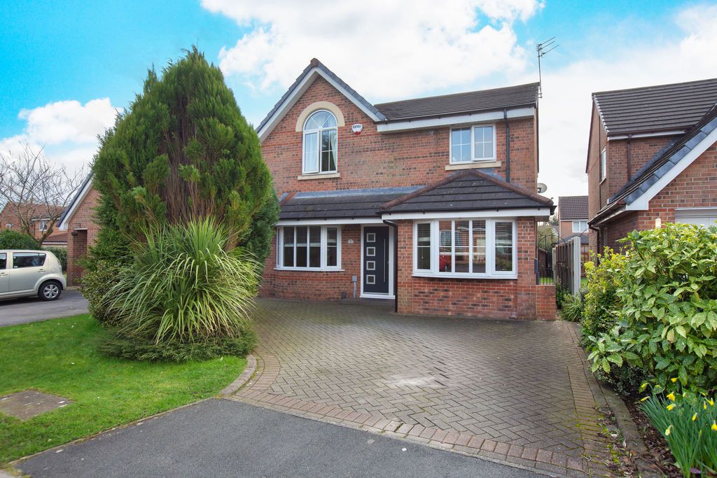 4 bed detached house for saleWillow Close, Bury BL9