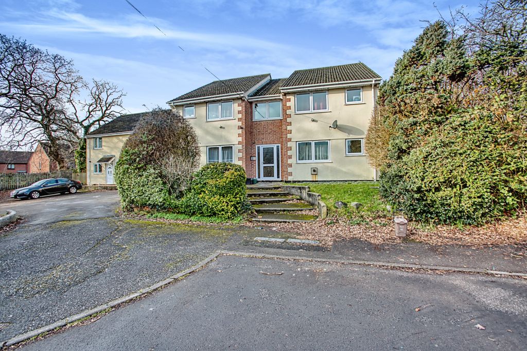 1 bed flat for saleBubwith Close, Chard, Somerset TA20