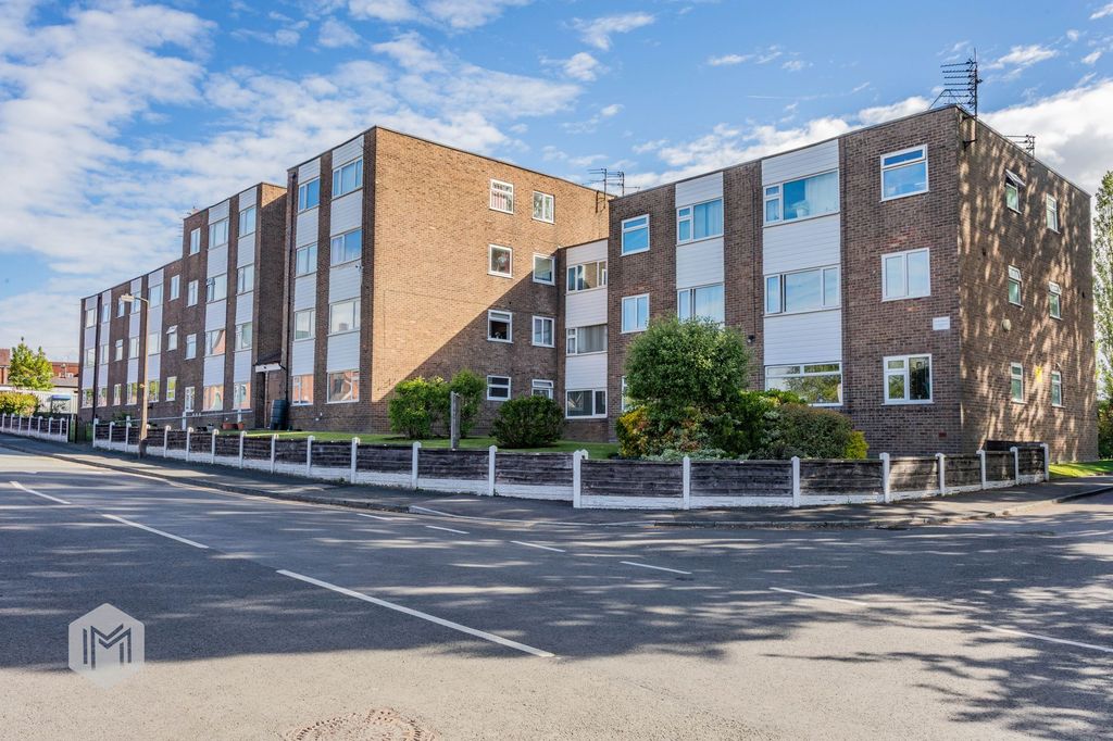 1 bed flat for salePole Lane, Bury BL9