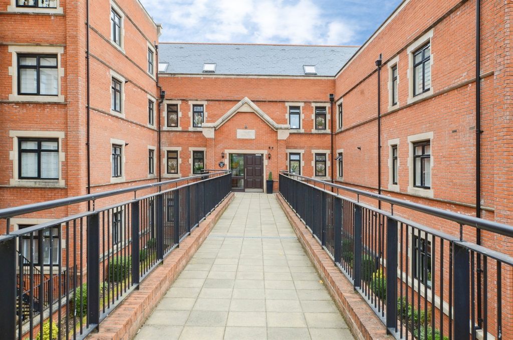 Additional image 24 of 3 bed penthouse for saleMarlborough Drive, Bushey WD23
