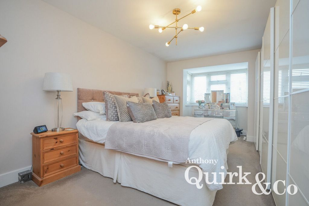Additional image 13 of 4 bed detached house for saleChurch Parade, Canvey Island SS8