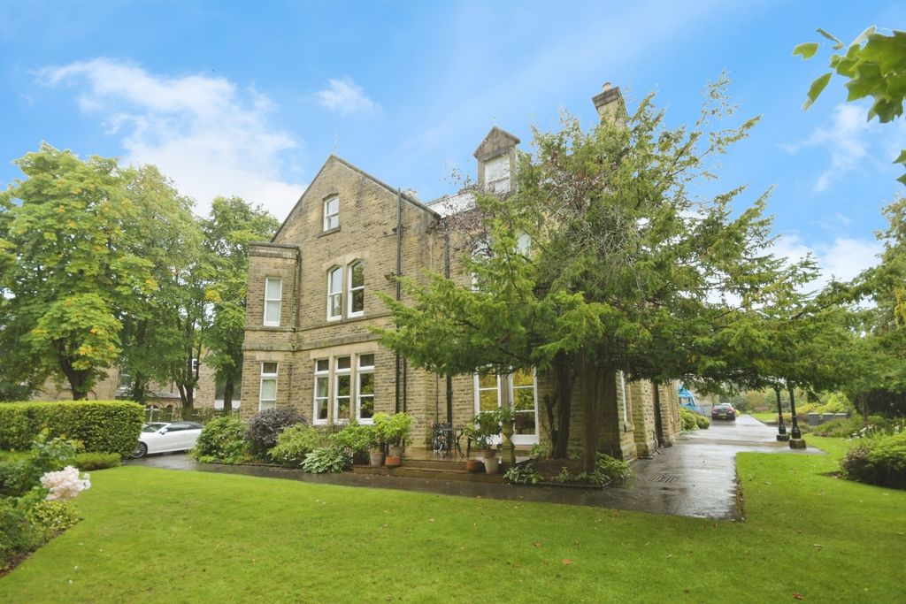 4 bed property for saleLismore Road, Buxton, Derbyshire SK17