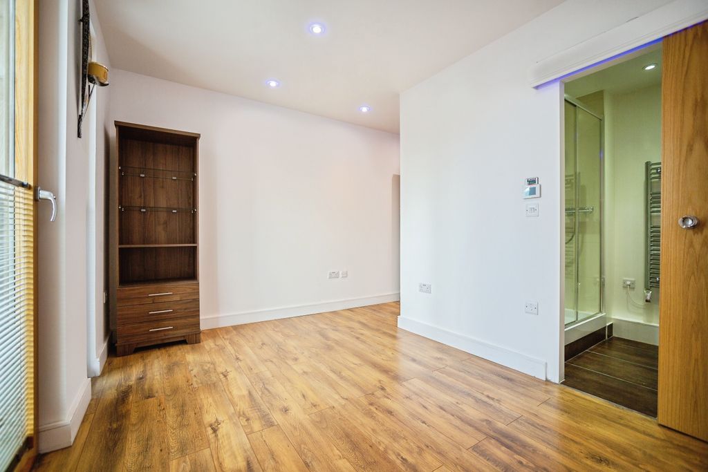 Additional image 7 of 2 bed flat for saleDock Head Road, Chatham ME4