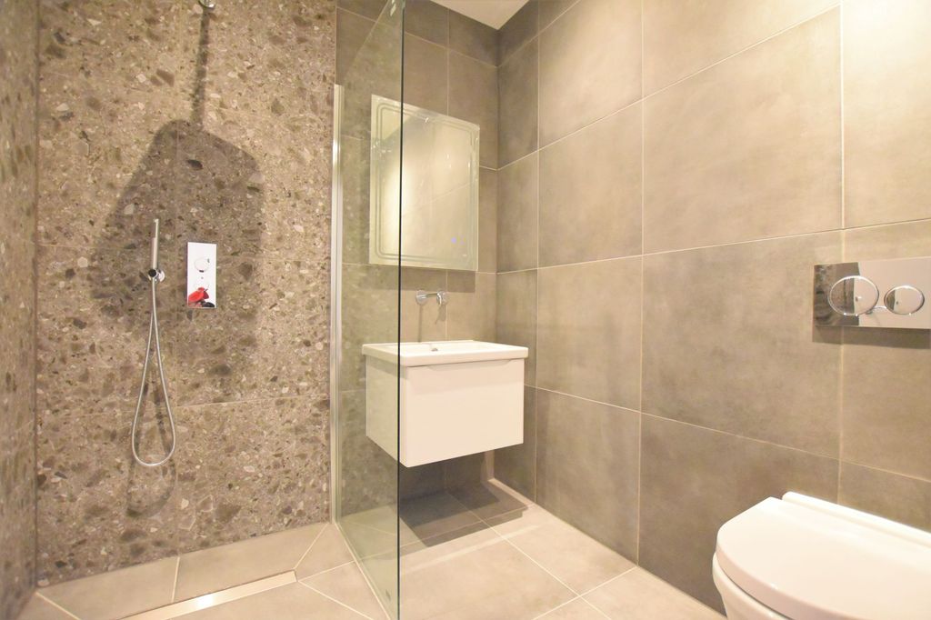 Additional image 14 of 3 bed flat for saleHigh Road, Chigwell IG7