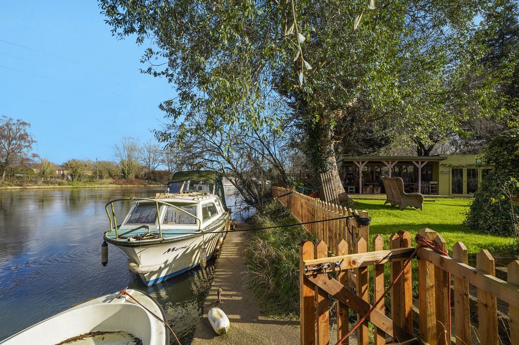 Additional image 12 of 5 bed detached house for saleDumsey Eyot, Chertsey KT16