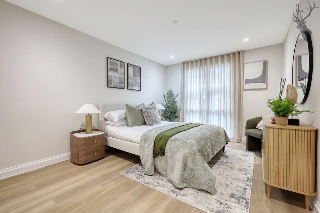 Additional image 12 of 2 bed flat for saleHigh Road, Chigwell IG7