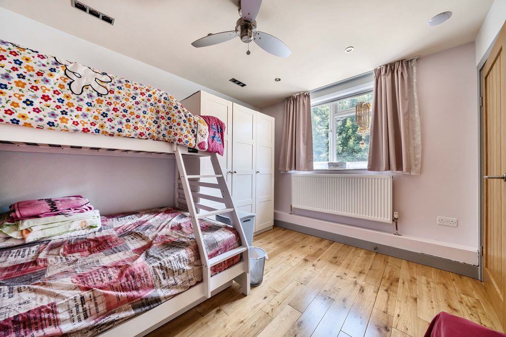 Additional image 13 of 5 bed flat for saleHigh Street, Chatham ME4