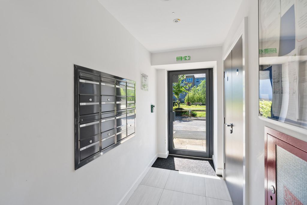 Additional image 15 of 2 bed flat for saleKennett Lane, Chertsey KT16