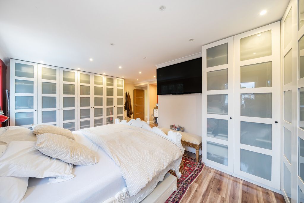 Additional image 19 of 5 bed detached house for saleHeathfield Road, Bushey WD23
