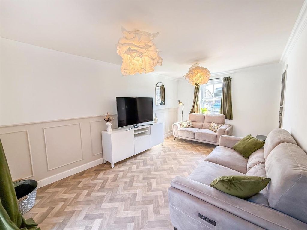 Additional image 3 of 5 bed detached house for saleSilkstone Crescent, Buxton SK17