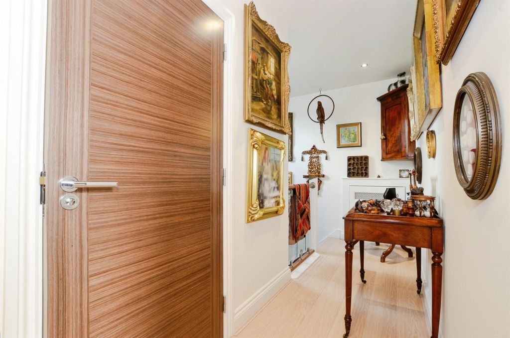 Additional image 19 of 3 bed penthouse for saleMarlborough Drive, Bushey WD23