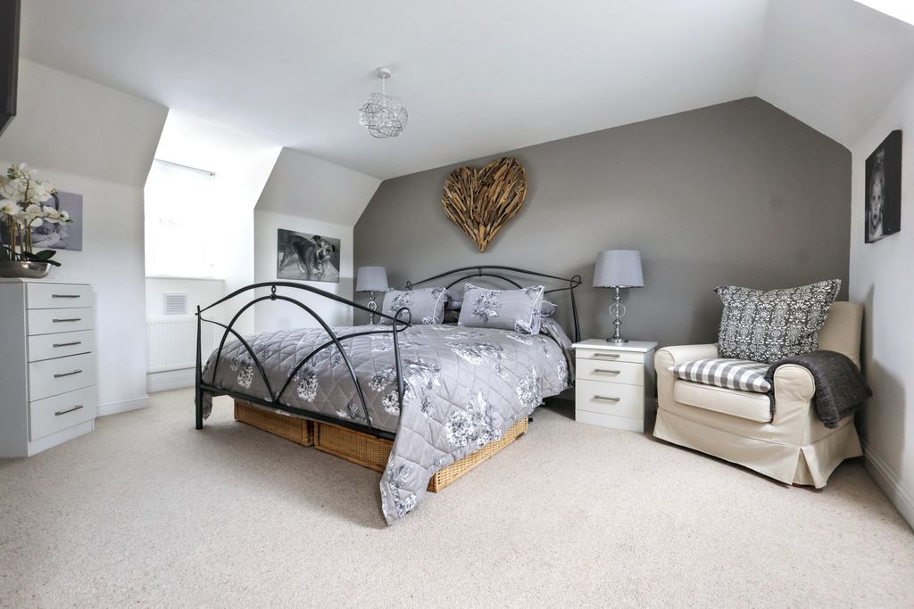 Additional image 15 of 4 bed semi-detached house for sale12 Cherry Tree Way, Carterton OX18