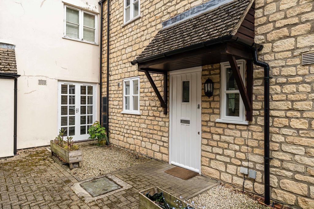 Additional image 13 of 1 bed flat for saleGloucester Street, Cirencester, Gloucestershire GL7